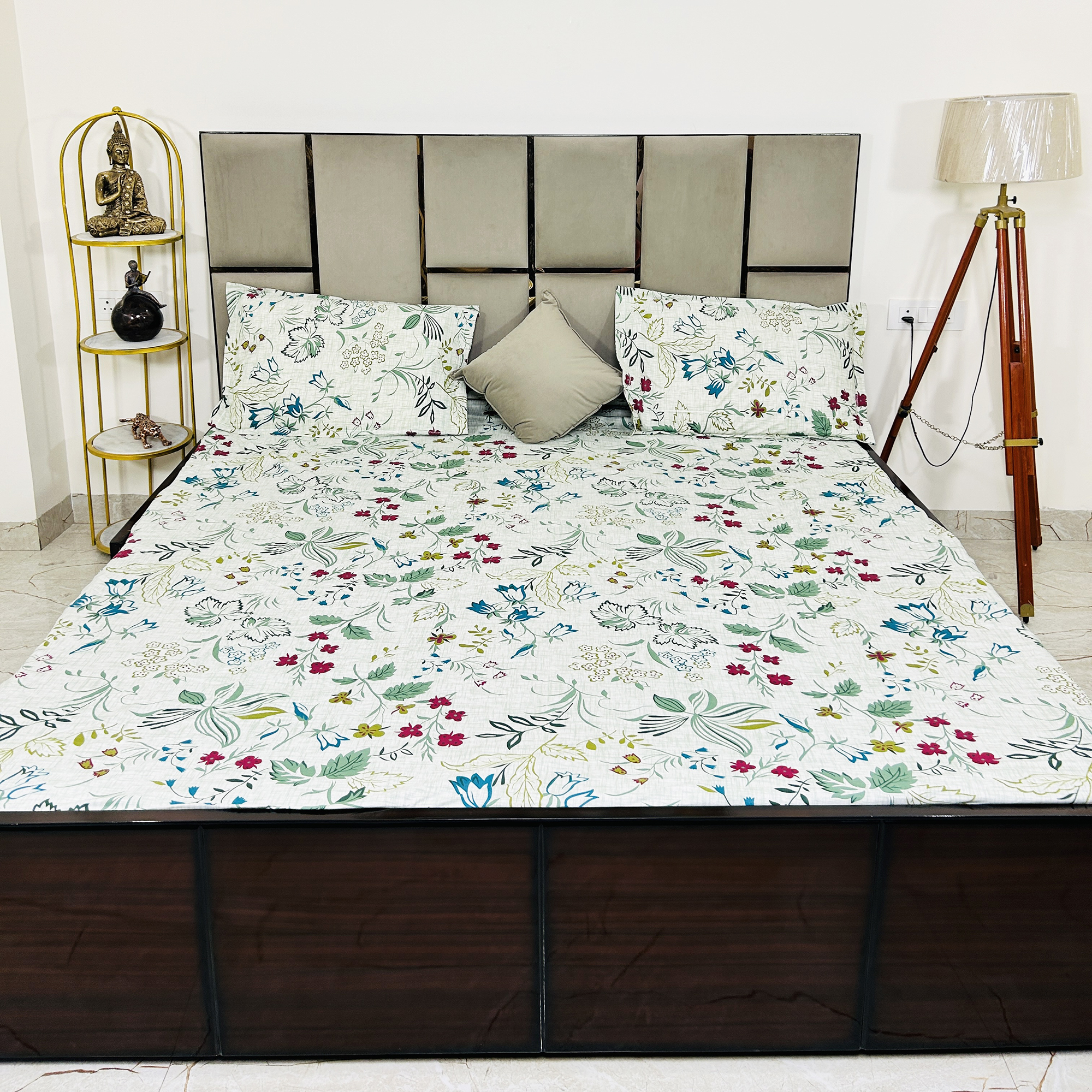 Upgrade your bedroom with the JAZKAA King Size Fitted Pure Cotton Bedsheet – soft, breathable, and designed with deep pockets for a perfect fit. Comes with 2 pillow covers.